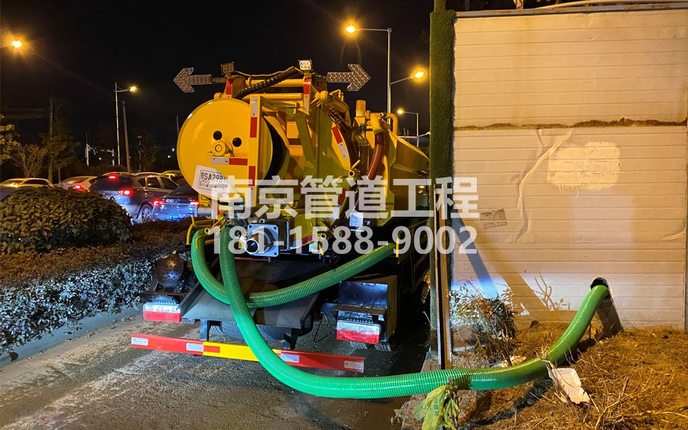266三步两桥临时工地抽粪
