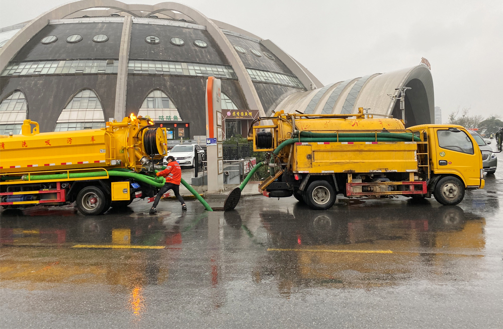 271三步两桥商场管道清淤